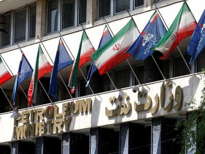 آغاز به‌کار کارکنان نفت در اول دی با دو ساعت تأخیر