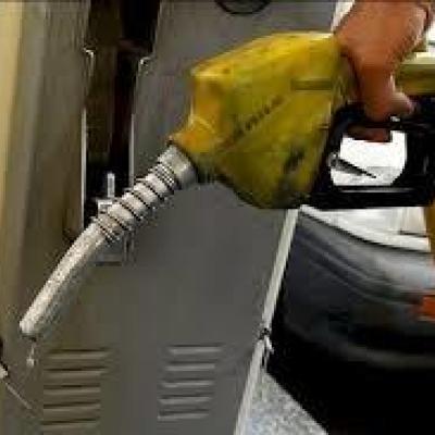 موضوع کمبود بنزین سوپر را تا حل مشکل پیگیری می‌کنیم