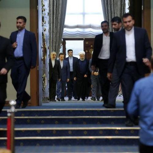 شبی که سالن اجلاس پاتوق شد/ لکنت زبان تعطیل، همه با رییس جمهور صریح حرف زدند/ قراری که جوانان با روحانی گذاشتند