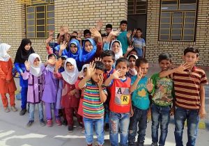 رزمایش توزیع ۵ هزار بسته تحصیلی در دیر برگزار شد