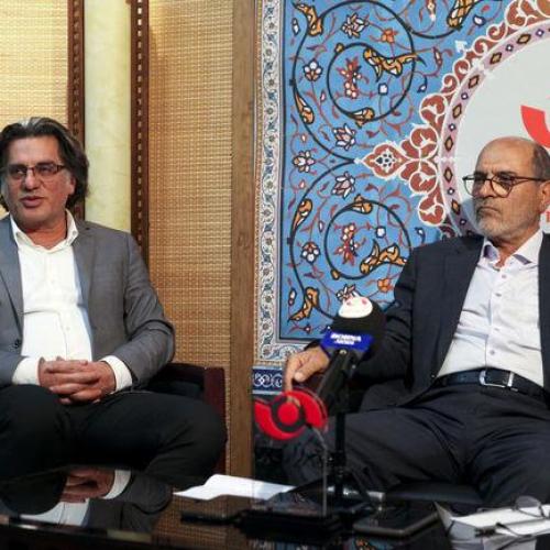 نیاز به بازنگری  لیست سیاه بانک مرکزی در خصوص شرکت های دارویی/ نظارت دولت مانع ورود داروهایی شده که مشابه داخلی دارند/ شرکت های داروسازی برای ورشکست نشدن باید به هم وصل شوند