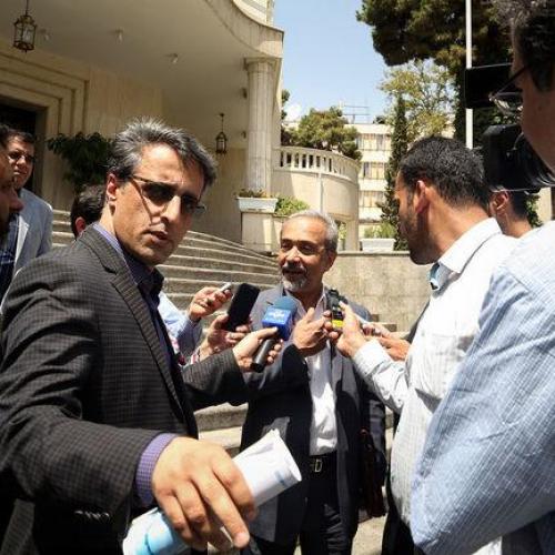 اظهارات آقای جهانگیری درباره اقتصاد آزاد و یا کوپنی بحث نظری است/ هرگونه تغییر در سیاست دولت حتما اطلاع رسانی خواهد شد/ باید به سمت اقتصاد رقابتی برویم