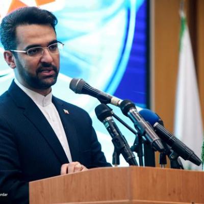 روایت متفاوت آذری جهرمی از فوتبالش با بچه ها در سیستان و بلوچستان + عکس و فیلم