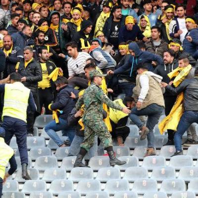 بایدها و نبایدهای رسیدن به آرامش در فوتبال ایران/ درگیری روی سکوها ریشه در تنش اجتماعی دارد!