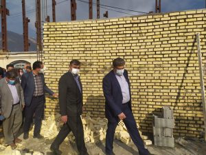 IMG 20210510 WA0009 خبر خوش معاون عمرانی استاندار کهگیلویه وبویراحمد در بازدید از شهر زلزله زده سی سخت/ سقف گذاری ۲۵ منزل زلزله زده در سی سخت پایان یافت