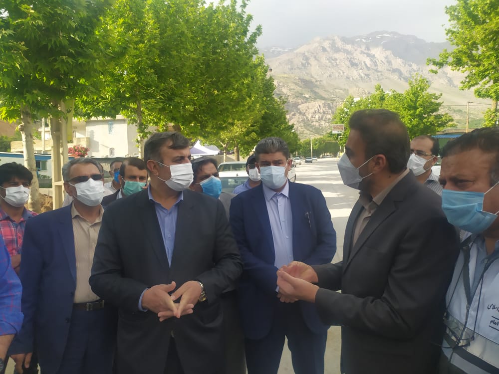 خبر خوش معاون عمرانی استاندار کهگیلویه وبویراحمد در بازدید از شهر زلزله زده سی سخت/ سقف گذاری ۲۵ منزل زلزله زده در سی سخت پایان یافت